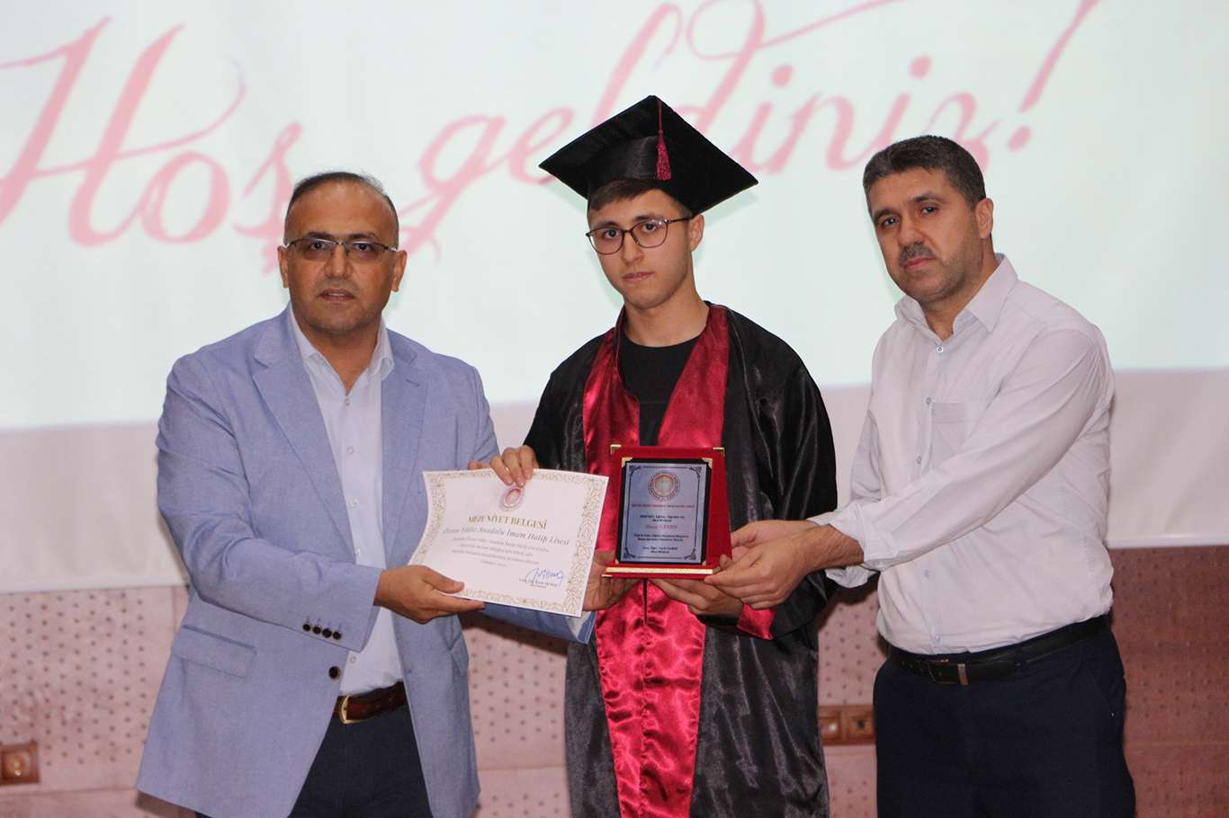 Özcan Yıldız Anadolu İmam Hatip Lisesi’nde mezuniyet coşkusu Özcan Yıldız Anadolu İmam Hatip Lisesi’nde mezuniyet coşkusu